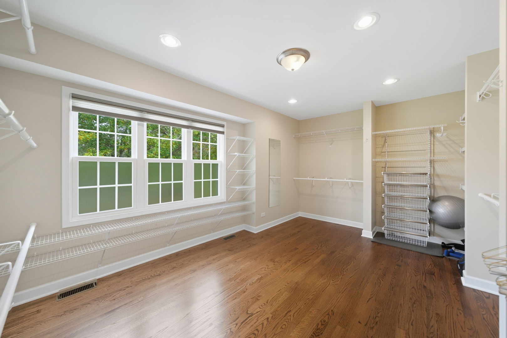 1545 Steeplechase Court, Green Oaks, IL 60048