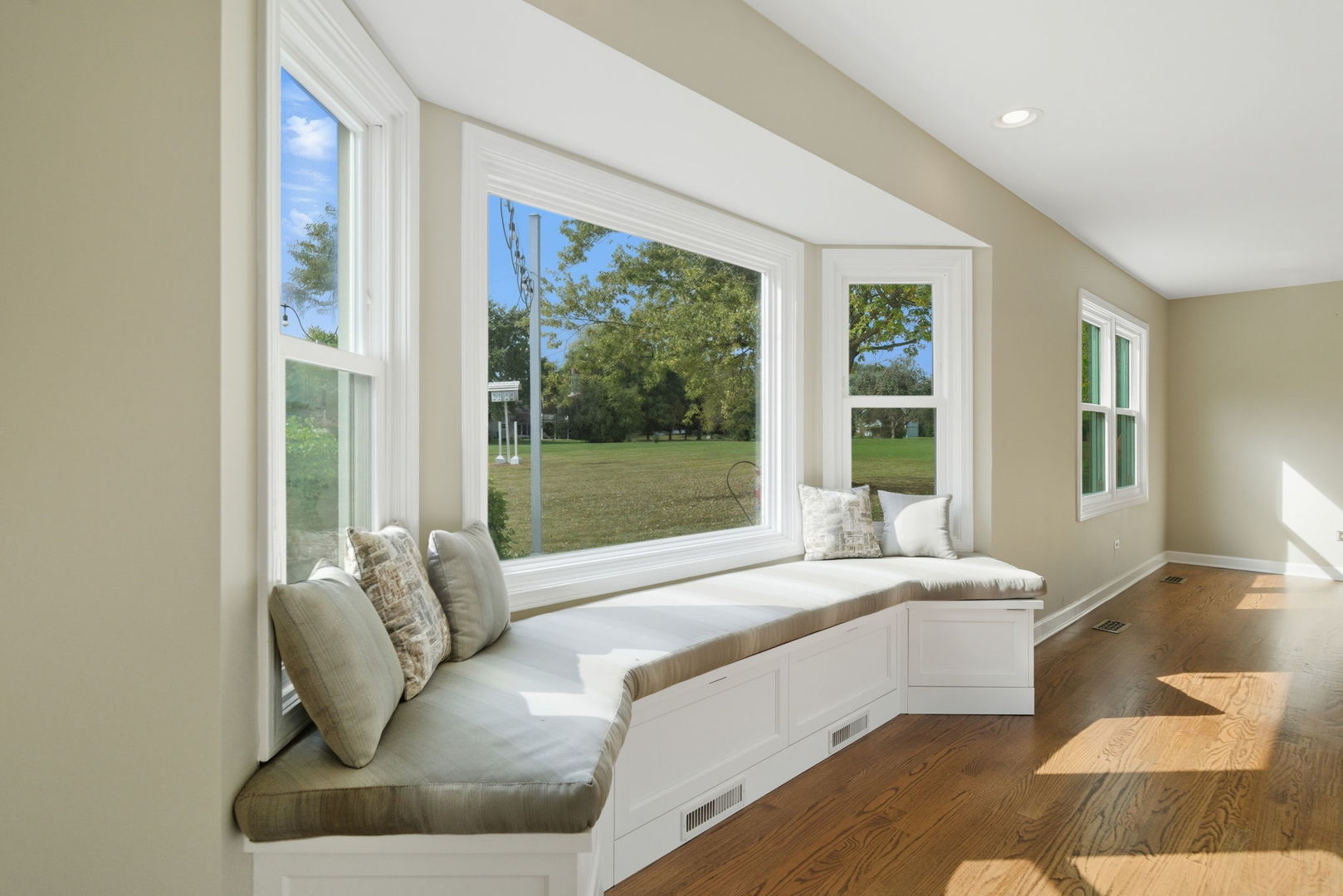 1545 Steeplechase Court, Green Oaks, IL 60048