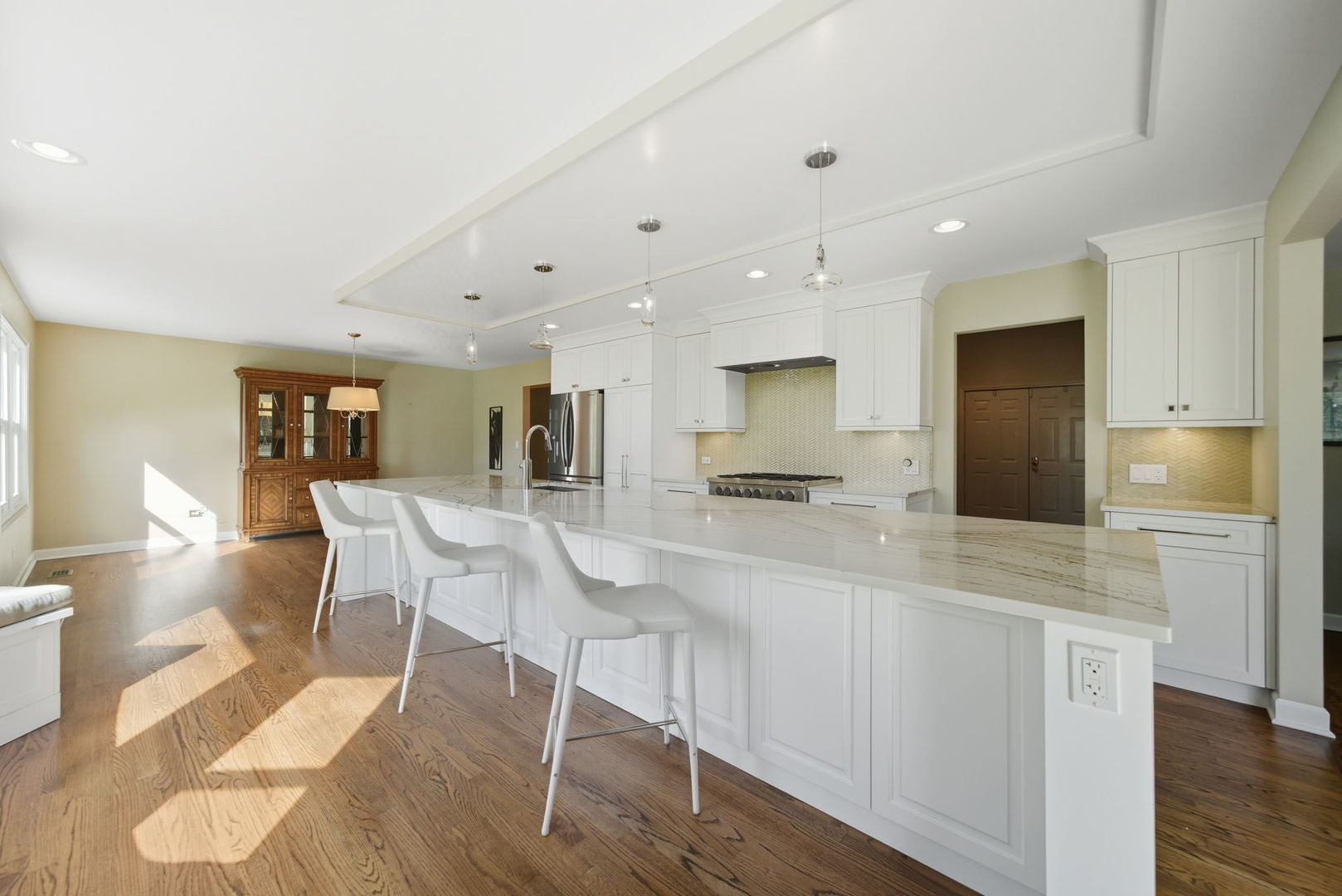 1545 Steeplechase Court, Green Oaks, IL 60048