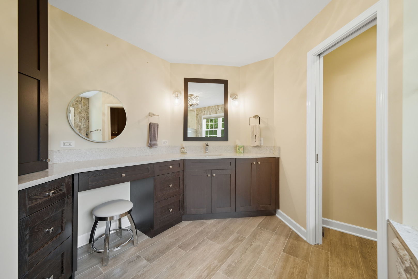 1545 Steeplechase Court, Green Oaks, IL 60048