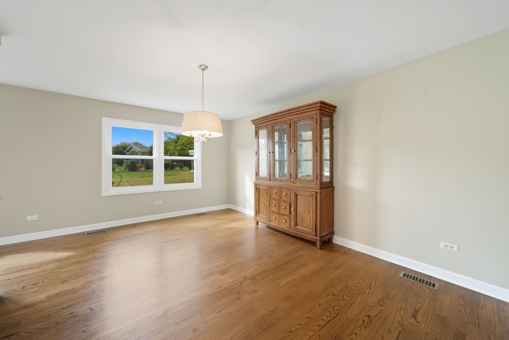 1545 Steeplechase Court, Green Oaks, IL 60048