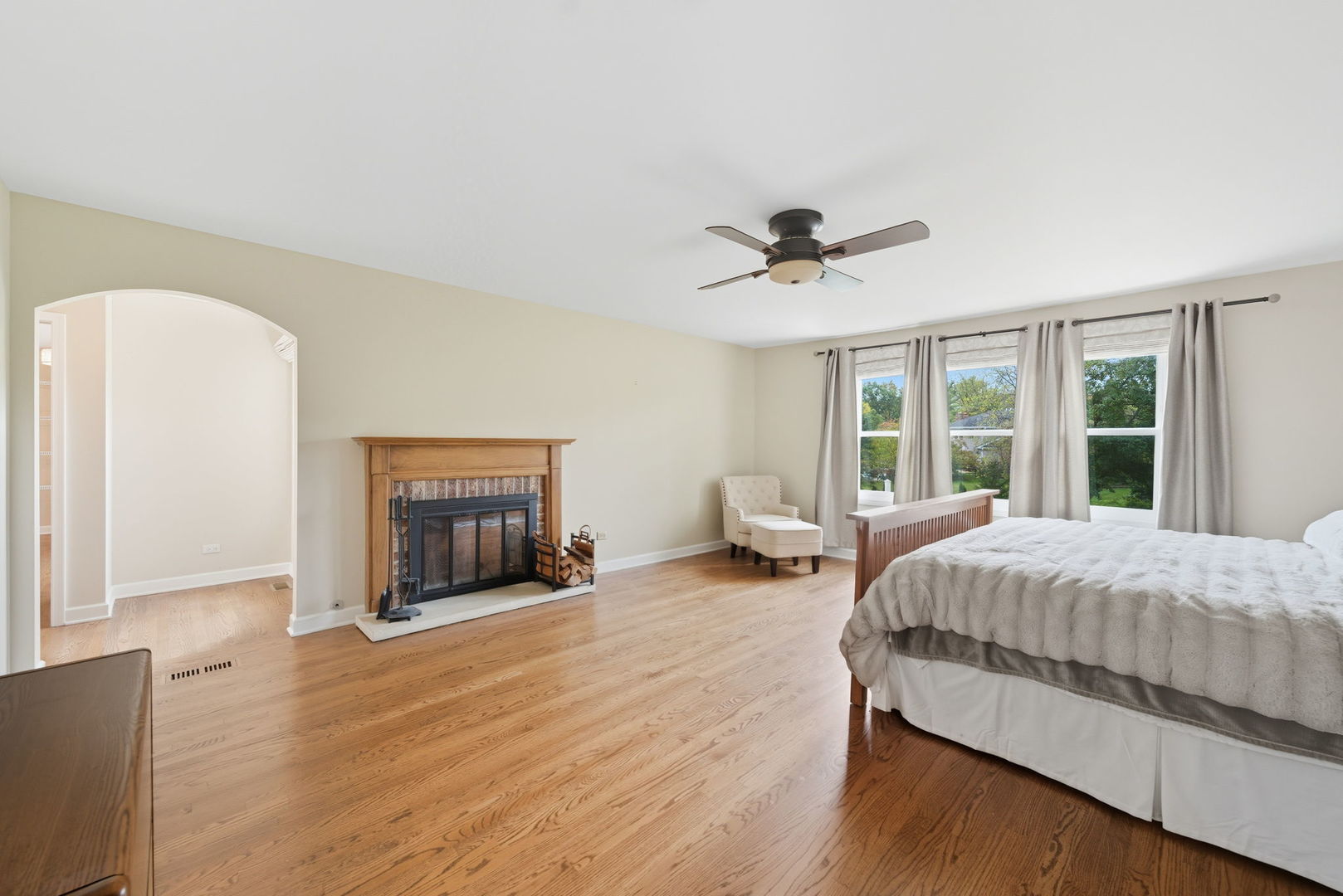 1545 Steeplechase Court, Green Oaks, IL 60048