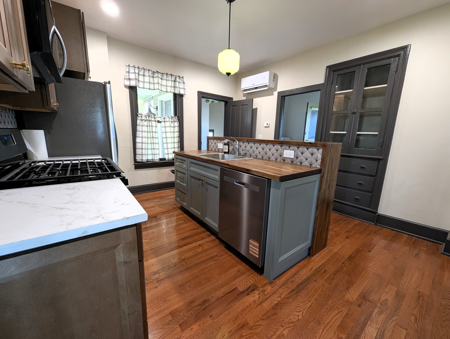 45 E Woodstock Street, Crystal Lake, IL 60014