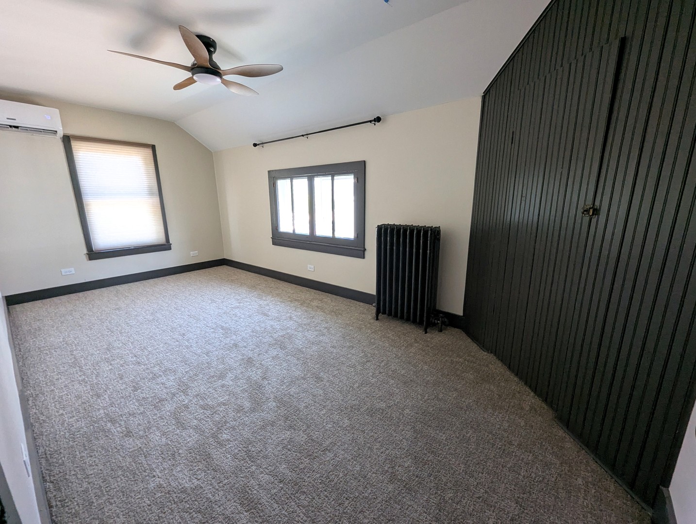 45 E Woodstock Street, Crystal Lake, IL 60014