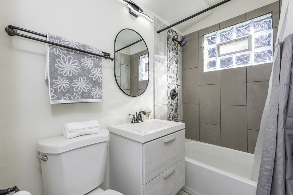 2212 Horeb Avenue, Zion, IL 60099