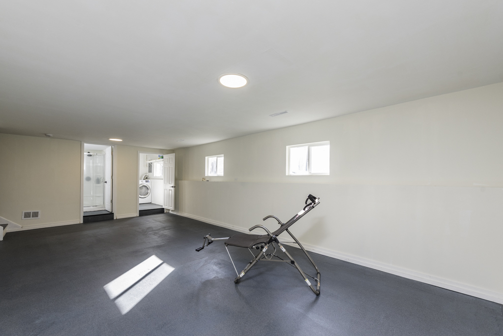 2212 Horeb Avenue, Zion, IL 60099