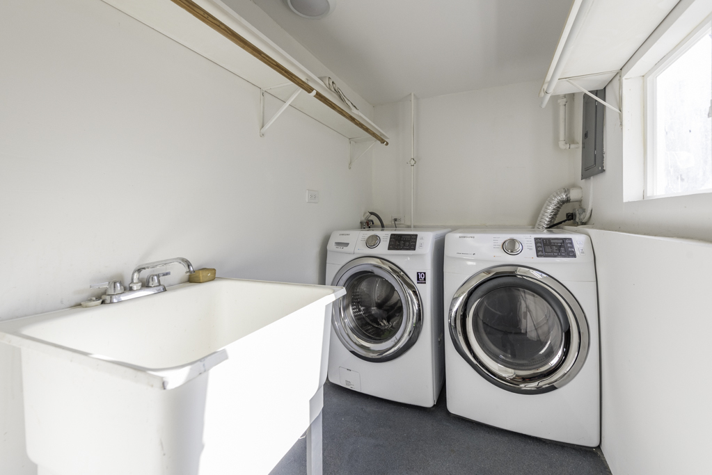 2212 Horeb Avenue, Zion, IL 60099