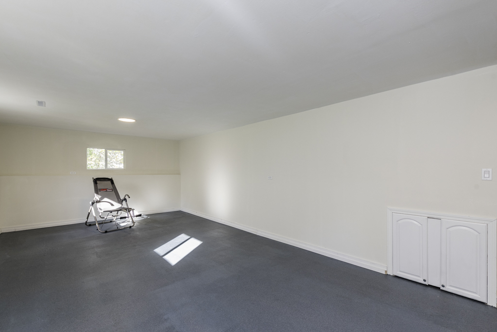 2212 Horeb Avenue, Zion, IL 60099