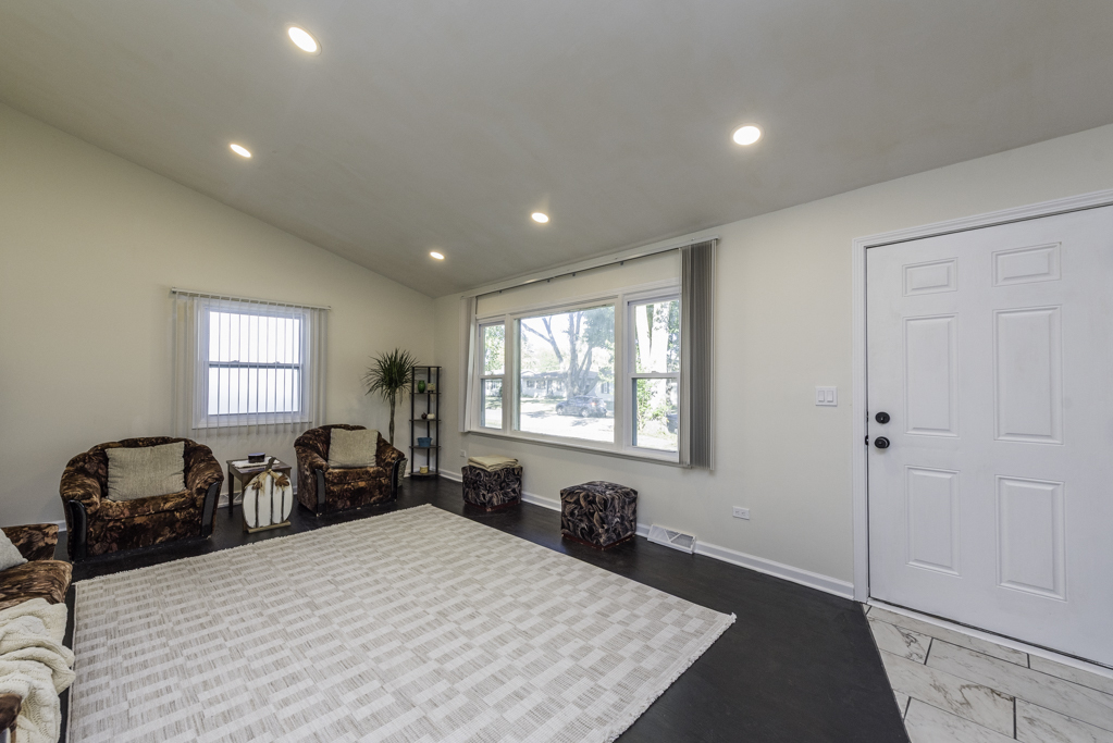 2212 Horeb Avenue, Zion, IL 60099