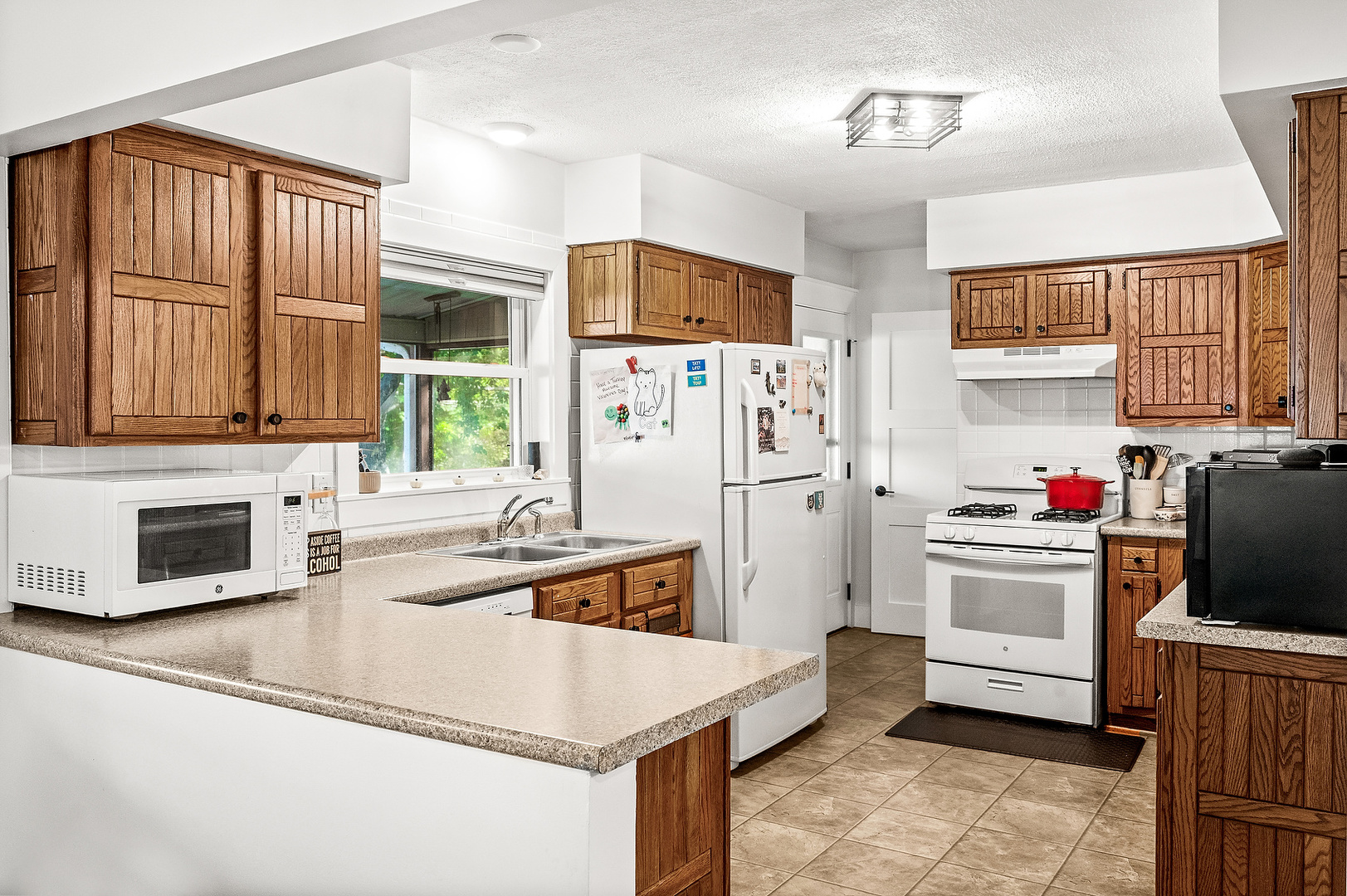 14345 N 900 East Road, Bloomington, IL 61705