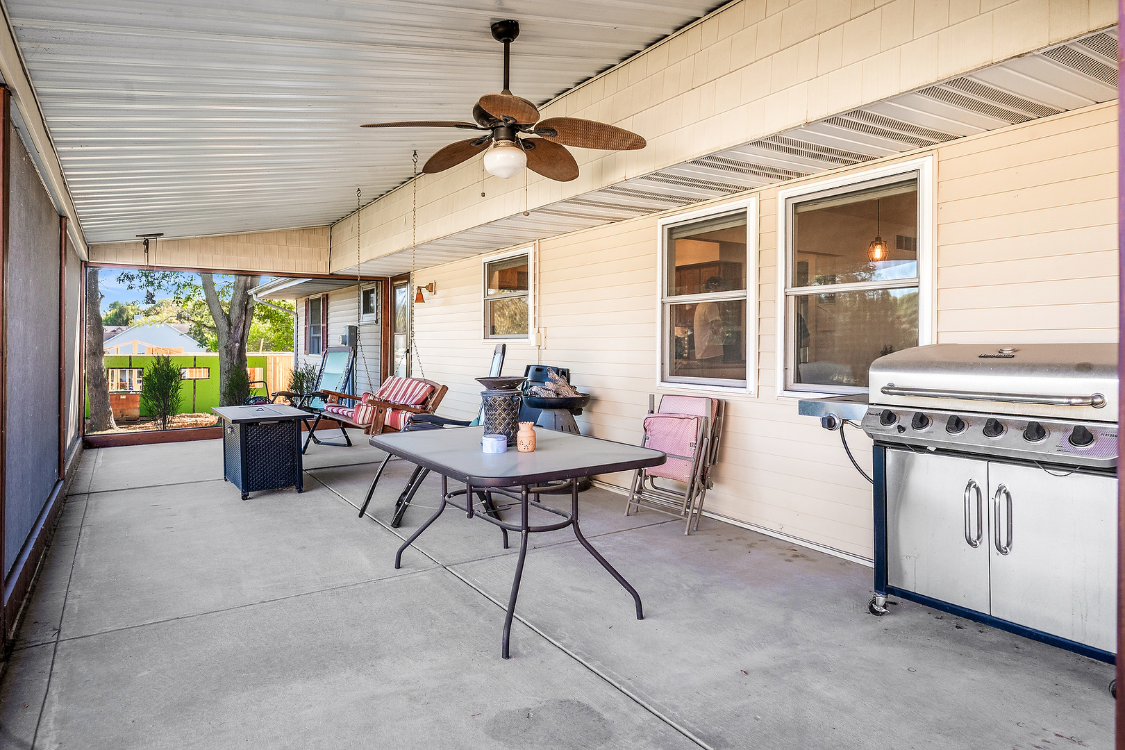 14345 N 900 East Road, Bloomington, IL 61705