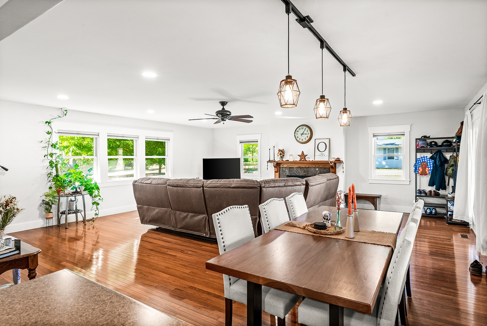 14345 N 900 East Road, Bloomington, IL 61705