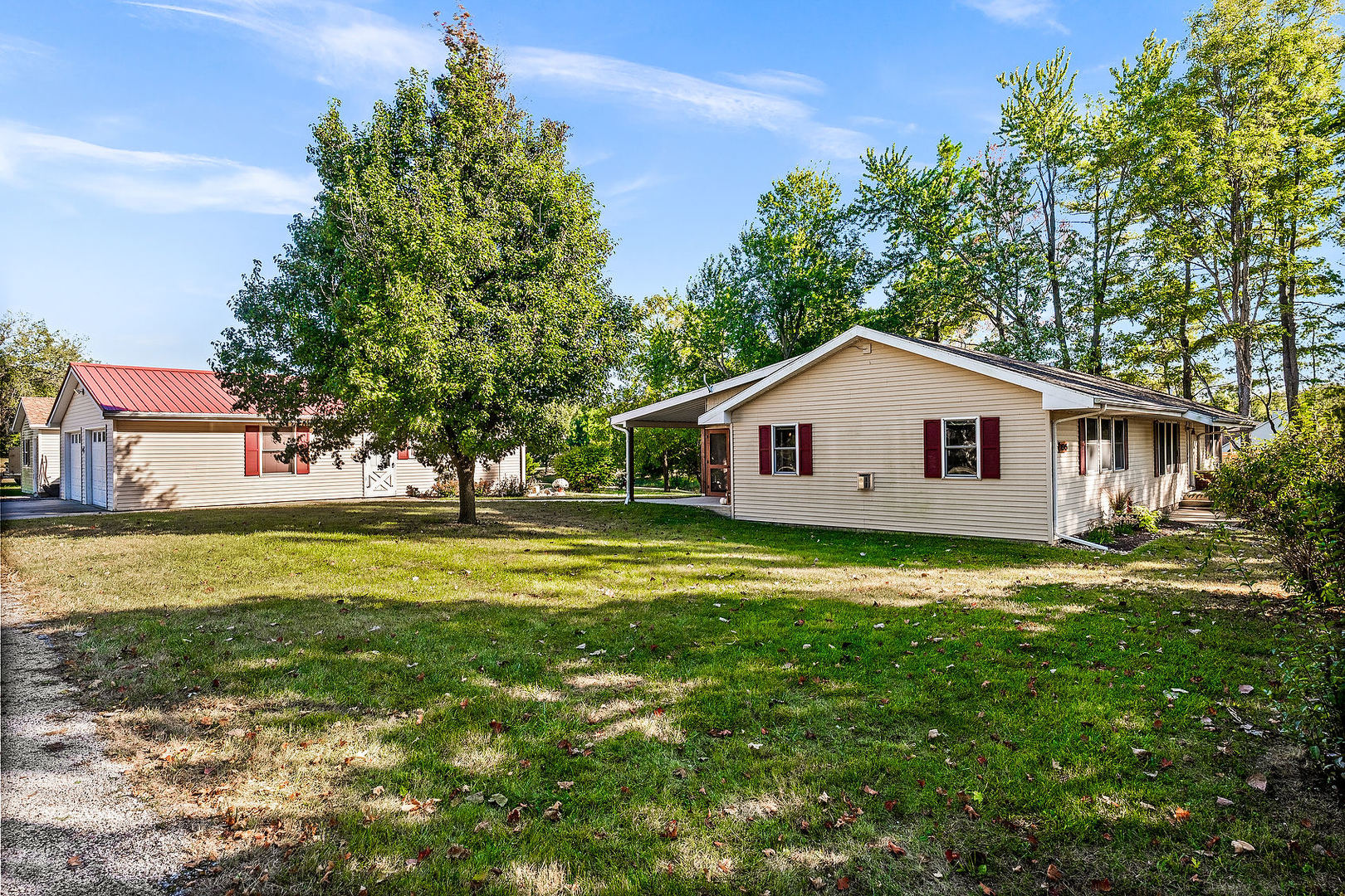 14345 N 900 East Road, Bloomington, IL 61705