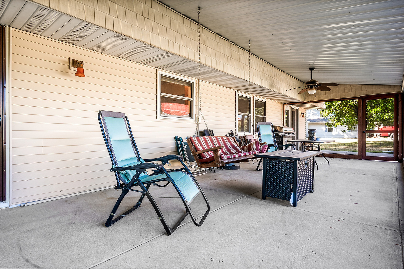 14345 N 900 East Road, Bloomington, IL 61705