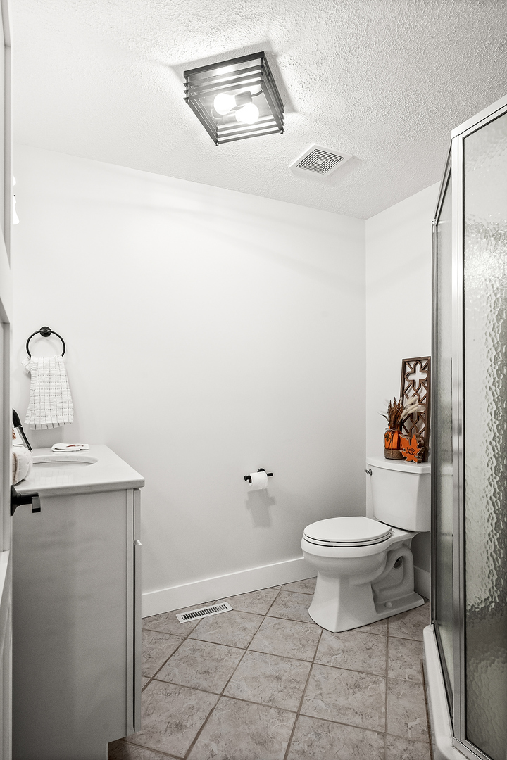 14345 N 900 East Road, Bloomington, IL 61705