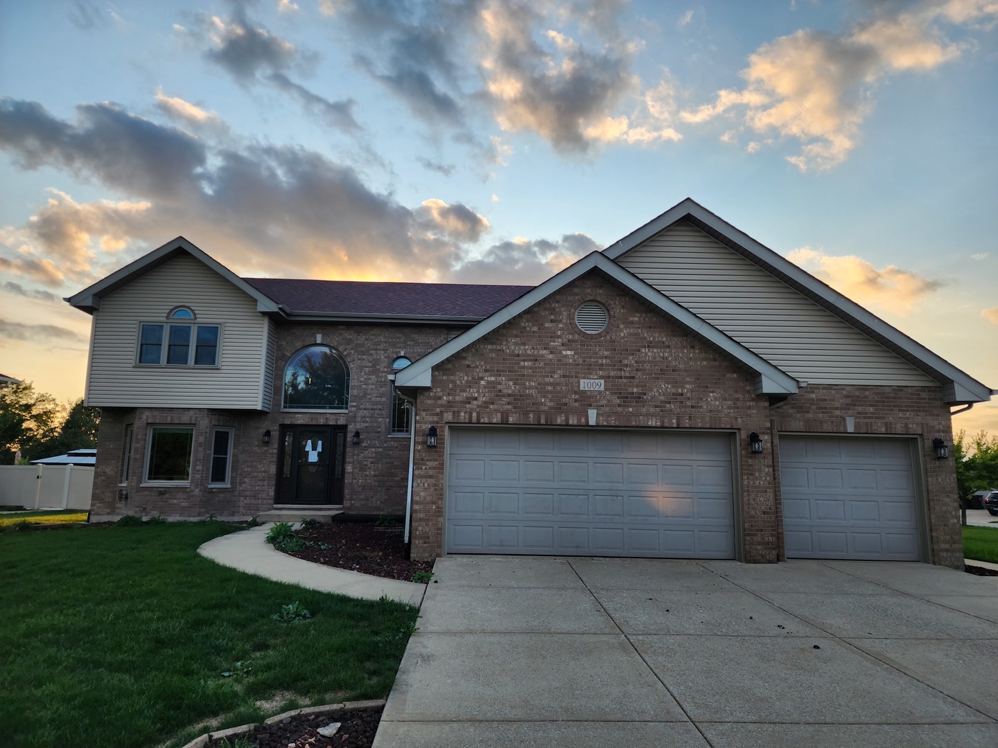 1009 Southcreek Drive, Manteno, IL 60950