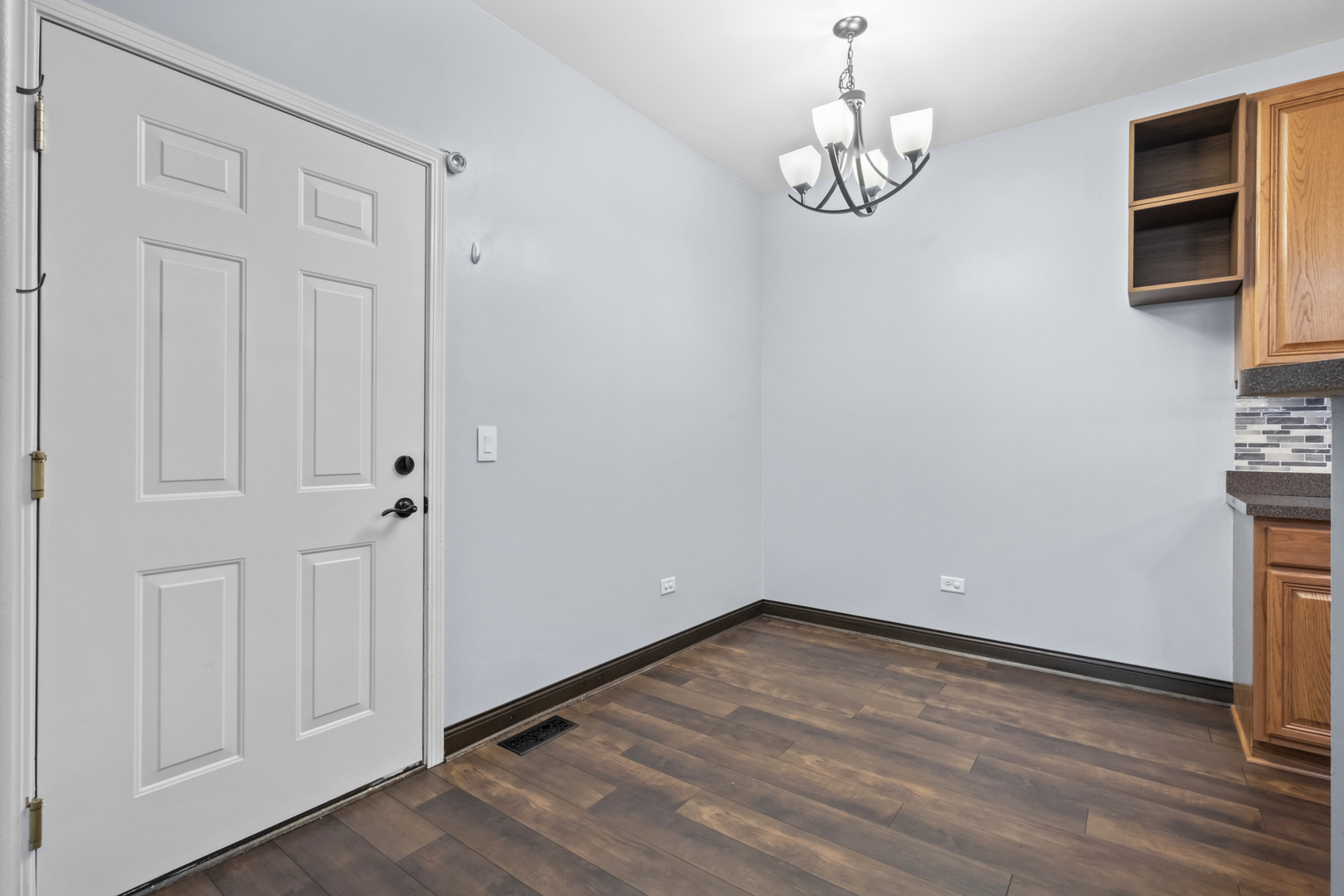 8217 Concord Lane #B, Justice, IL 60458
