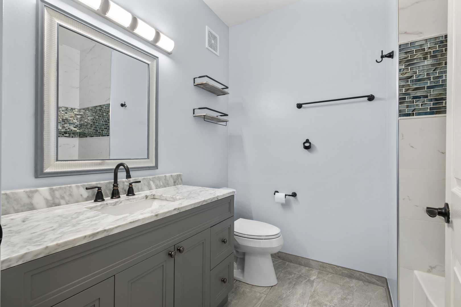 8217 Concord Lane #B, Justice, IL 60458