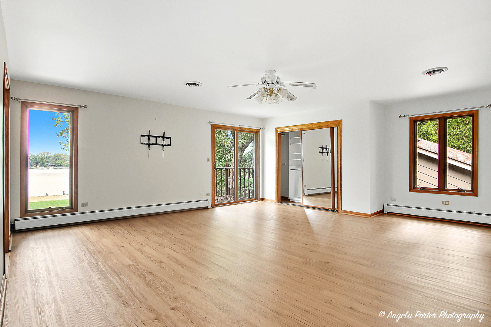 22806 W Loon Lake Boulevard, Antioch, IL 60002