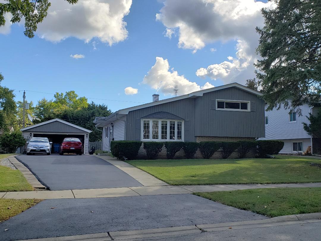 921 S Iowa Avenue, Addison, IL 60101