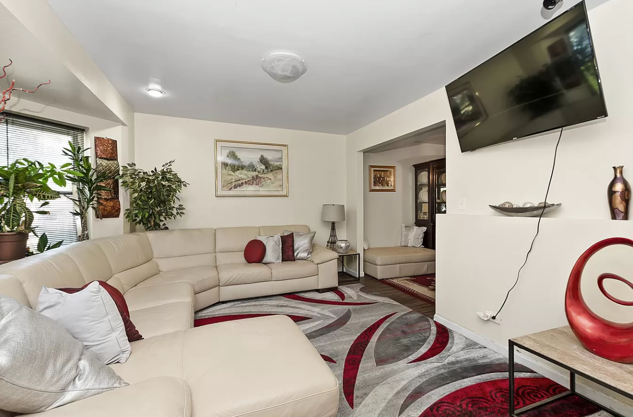 8816 S Constance Avenue, Chicago, IL 60617