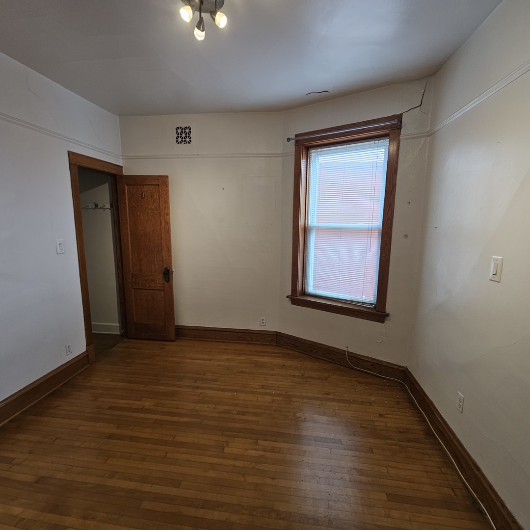 3054 N Kedzie Avenue #1F, Chicago, IL 60618