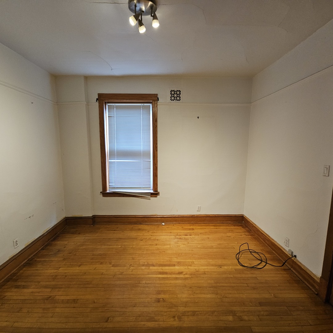 3054 N Kedzie Avenue #1F, Chicago, IL 60618