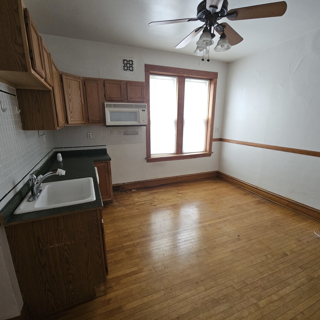 3054 N Kedzie Avenue #1F, Chicago, IL 60618