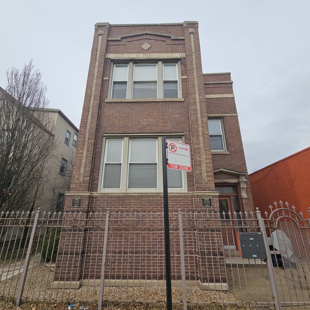 3054 N Kedzie Avenue #1F, Chicago, IL 60618