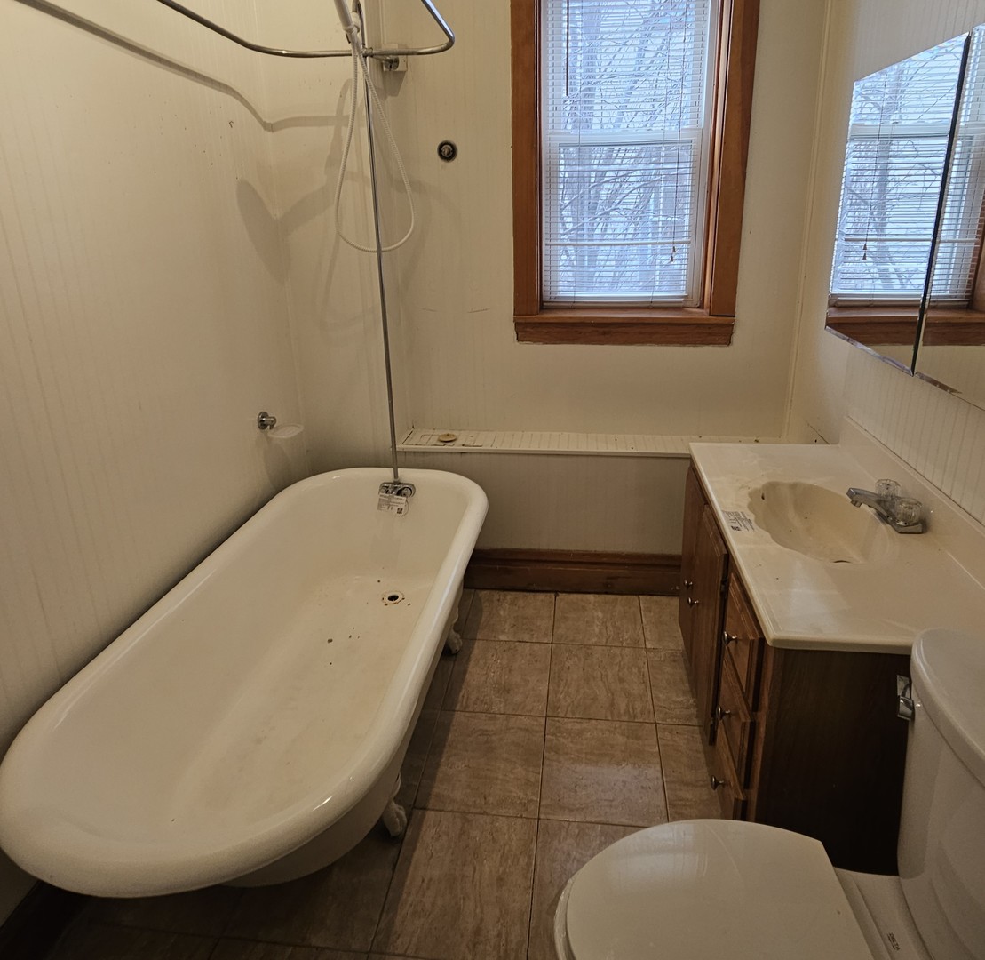 3054 N Kedzie Avenue #1F, Chicago, IL 60618