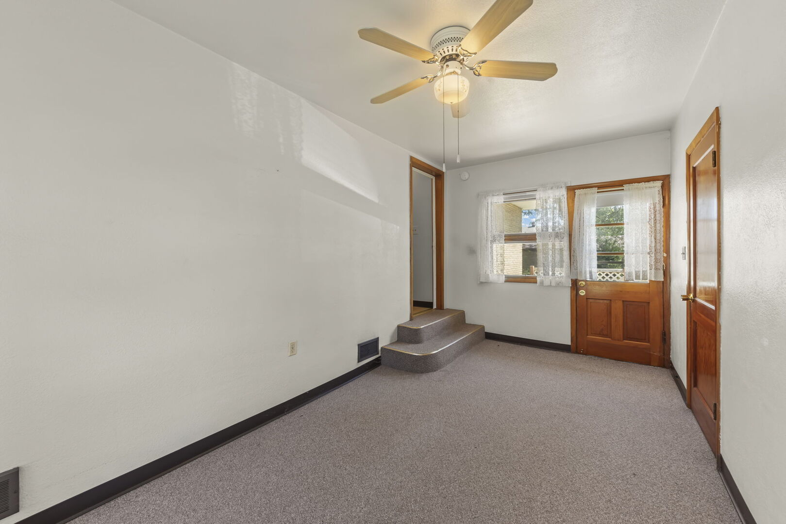 900 Meadow Avenue, Rockdale, IL 60436
