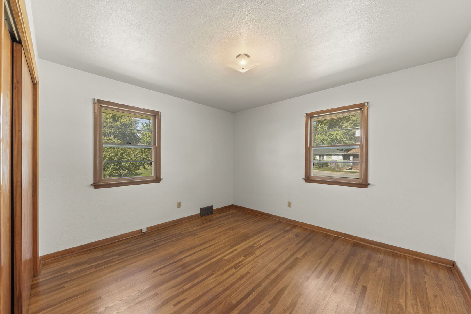 900 Meadow Avenue, Rockdale, IL 60436