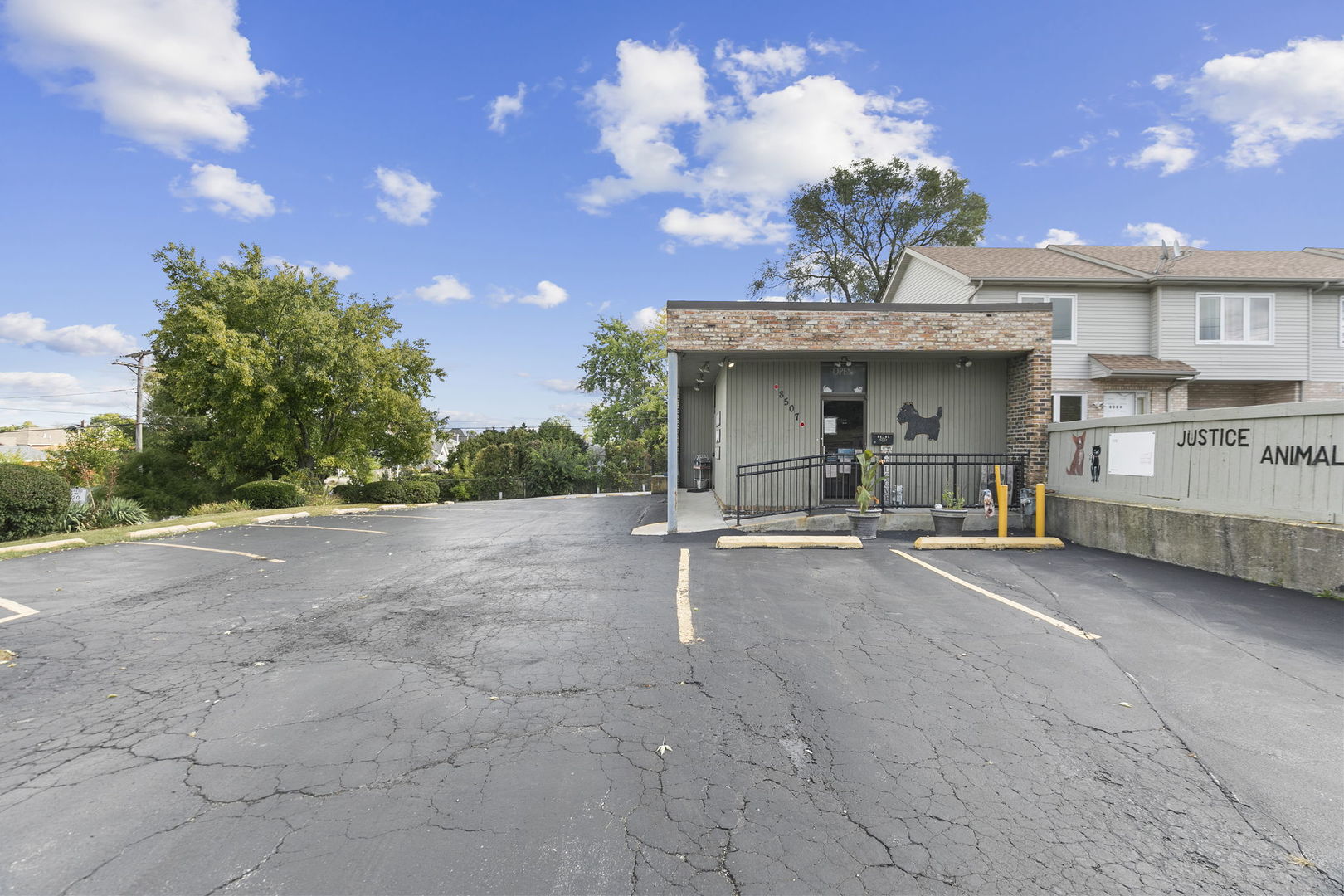8507 Roberts Road, Justice, IL 60458