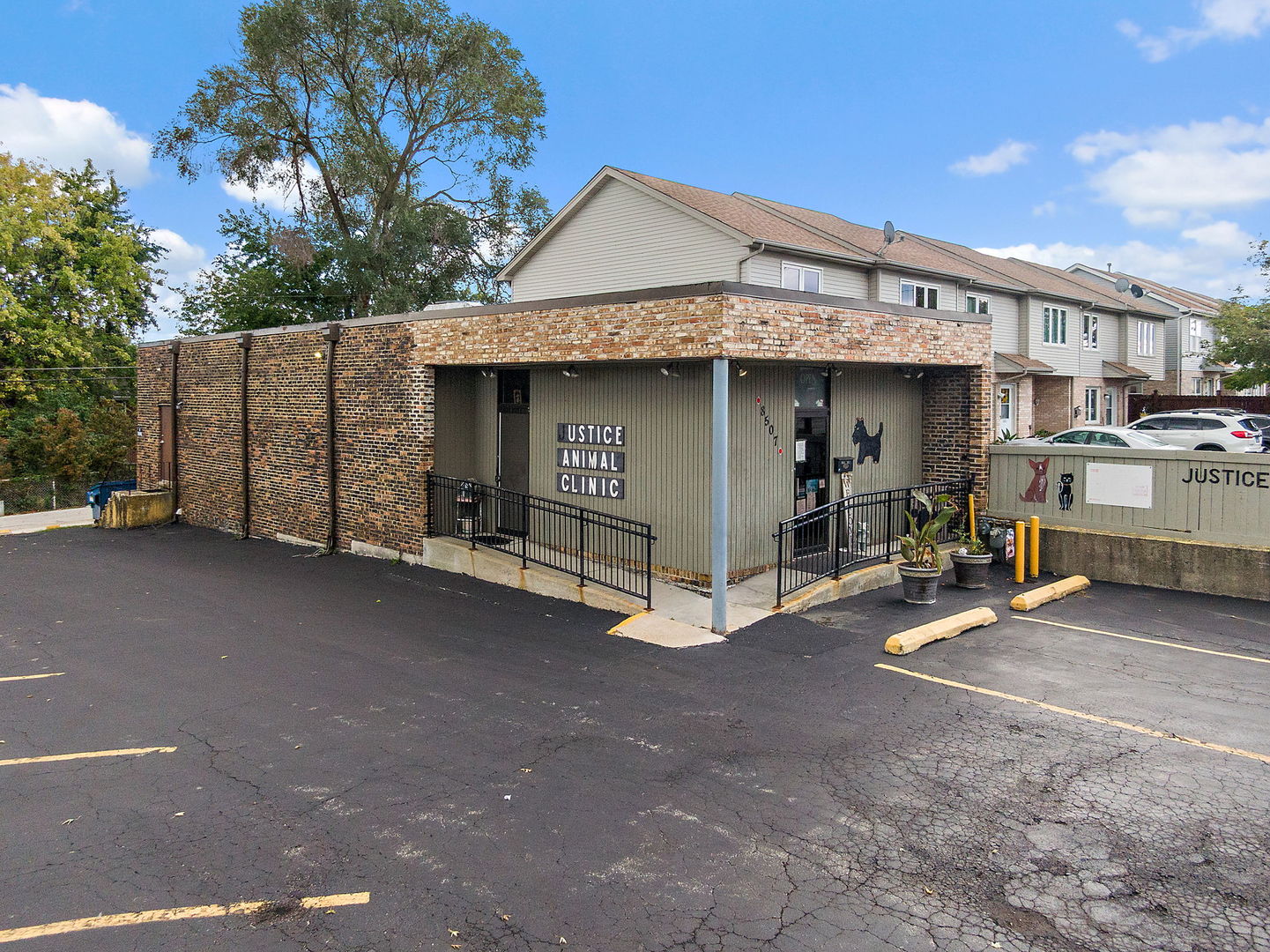 8507 Roberts Road, Justice, IL 60458