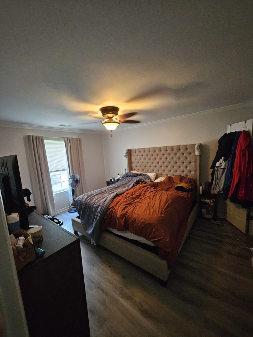 1588 Burr Oak Court #B, Wheaton, IL 60189