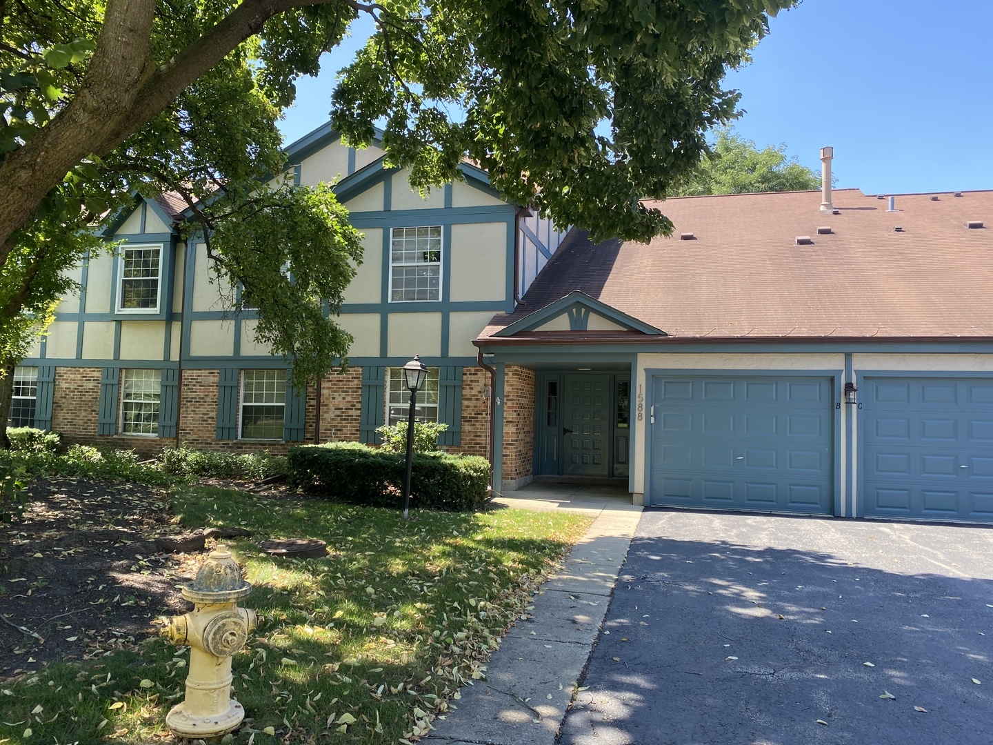 1588 Burr Oak Court #B, Wheaton, IL 60189
