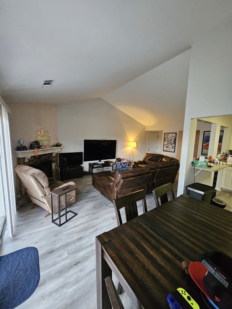 1588 Burr Oak Court #B, Wheaton, IL 60189