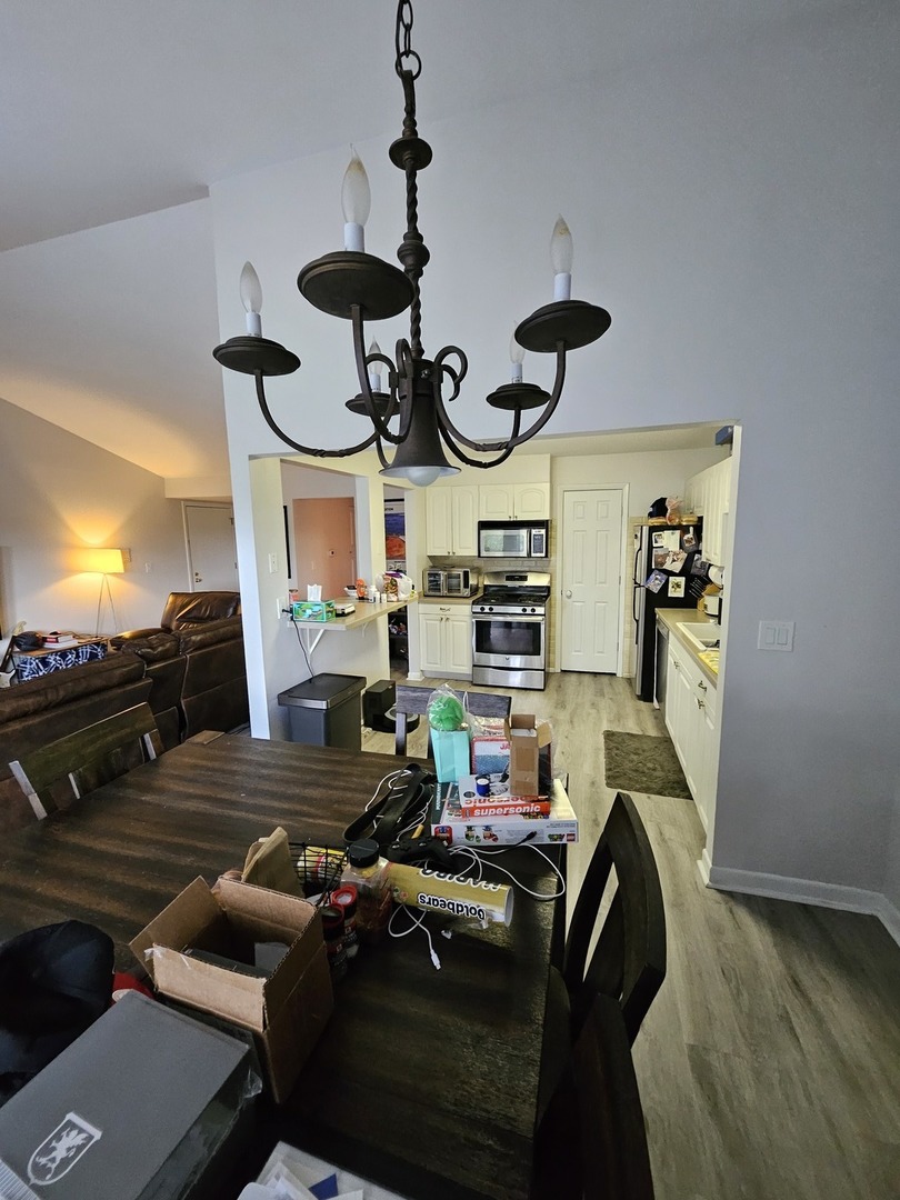 1588 Burr Oak Court #B, Wheaton, IL 60189