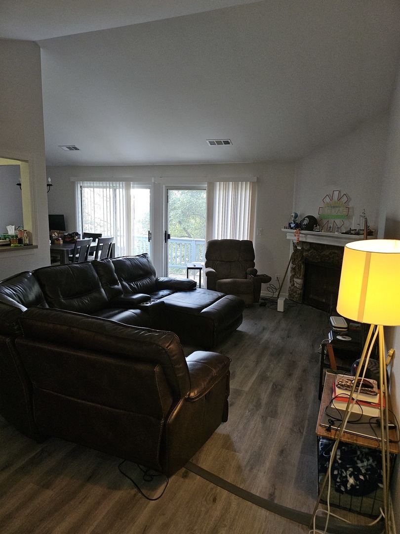 1588 Burr Oak Court #B, Wheaton, IL 60189