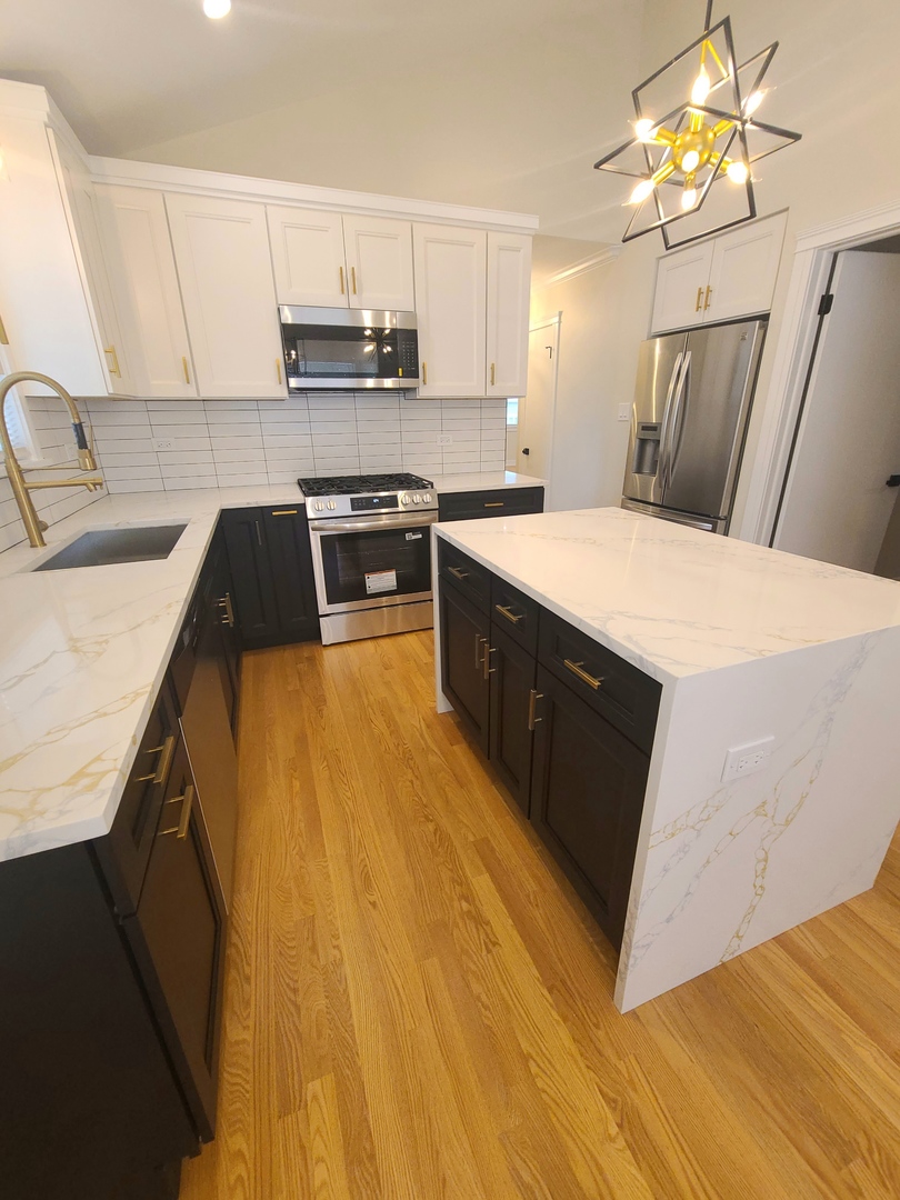 7025 W 84th Street, Burbank, IL 60459