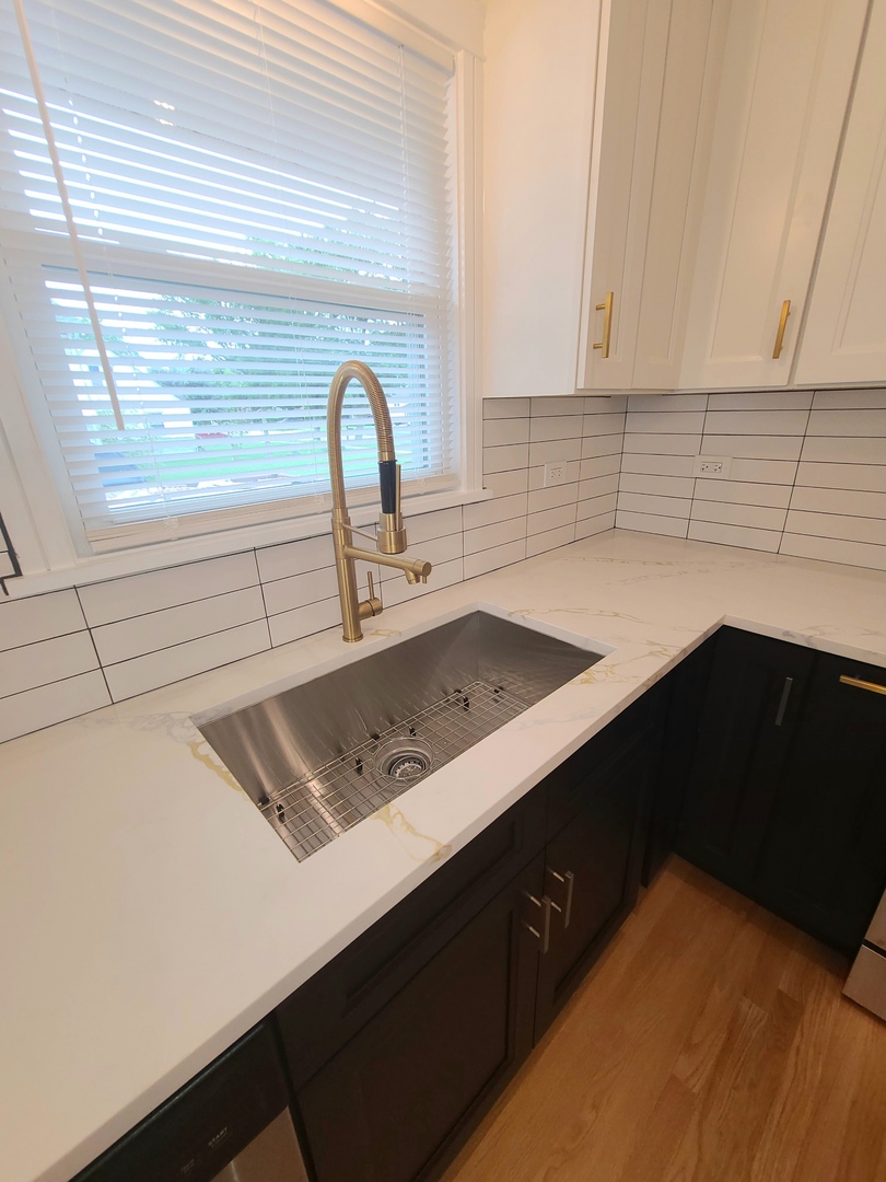 7025 W 84th Street, Burbank, IL 60459