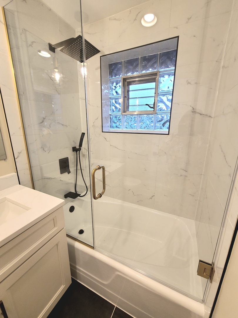 7025 W 84th Street, Burbank, IL 60459