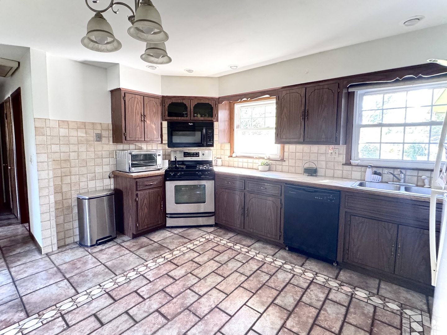 1671 Sheffer Road, Aurora, IL 60505