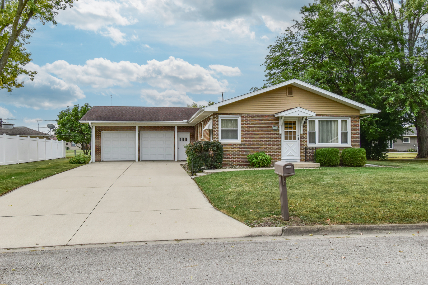 2 Edgewood Drive, Pontiac, IL 61764