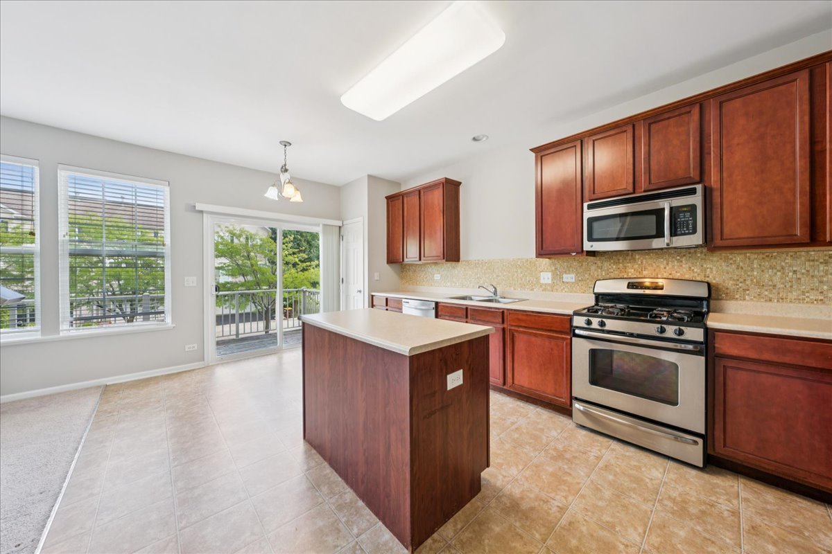 233 Jackson Street, Gilberts, IL 60136