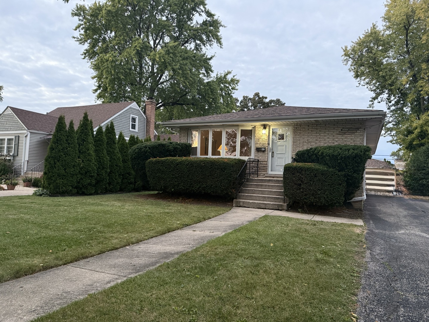 517 Grove Avenue, Bensenville, IL 60106