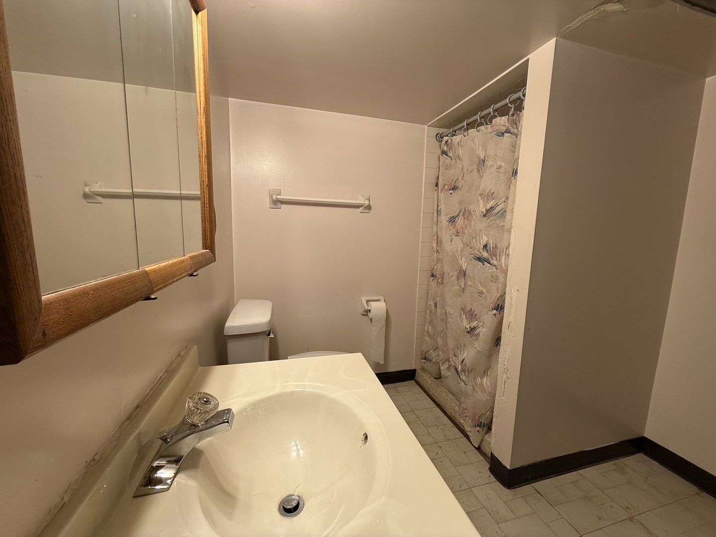 517 Grove Avenue, Bensenville, IL 60106