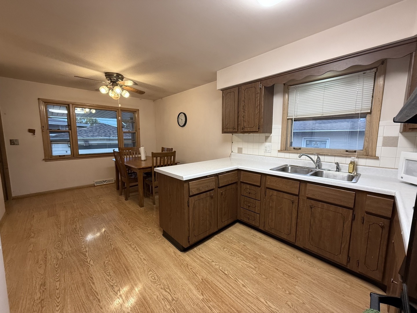 517 Grove Avenue, Bensenville, IL 60106
