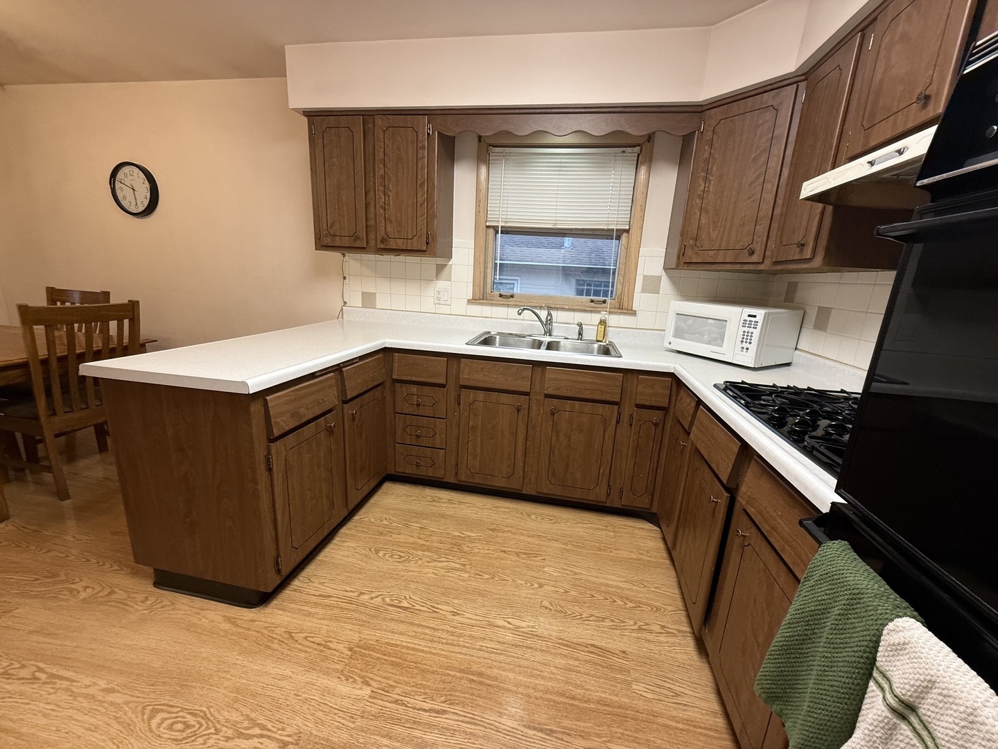 517 Grove Avenue, Bensenville, IL 60106