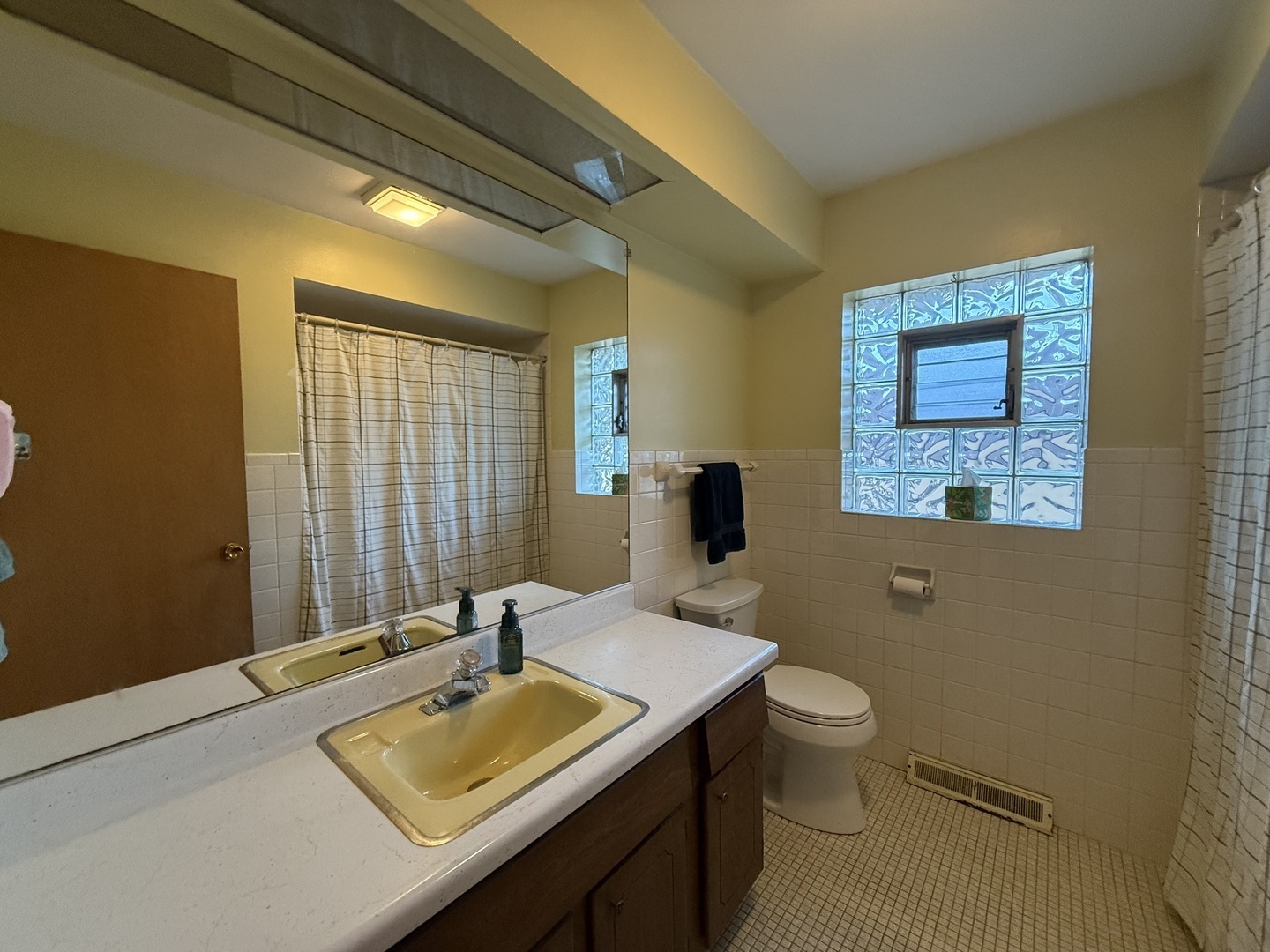 517 Grove Avenue, Bensenville, IL 60106